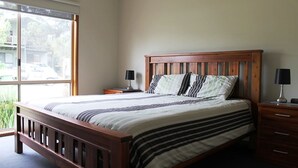 Unclassified image, 3 of 21, button - Family Holiday House with Open Plan Living (COWES)