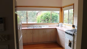 Unclassified image, 4 of 21, button - Family Holiday House with Open Plan Living (COWES)