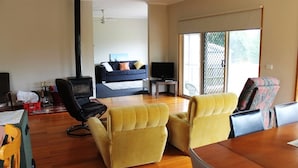 Unclassified image, 2 of 21, button - Family Holiday House with Open Plan Living (COWES)
