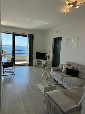 Télévision, baby-foot