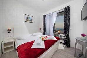 5 bedrooms, WiFi, bed sheets