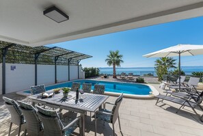 Outdoor dining - Luxury villa Glory Palm in Makarska, private pool (Makarska)