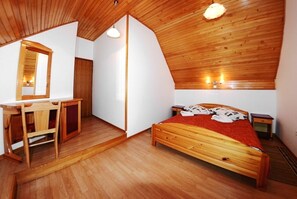 2 Schlafzimmer, Zimmersafe, Schreibtisch, Bügeleisen/Bügelbrett