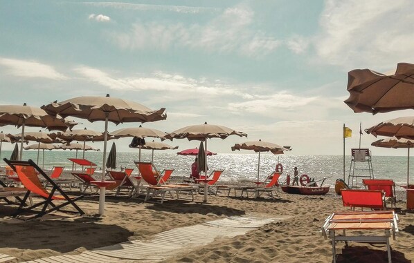 Una spiaggia nelle vicinanze