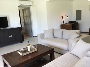 TV, DVD player, ping pong - Holiday rental house with pool FONTVIEILLE LS1-256 (Fontvieille)