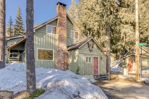 Exterior - Cozy pine interior home in the heart of Government Camp (Government Camp)