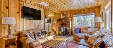 Televisie, een dvd-speler, boeken en een filmbibliotheek