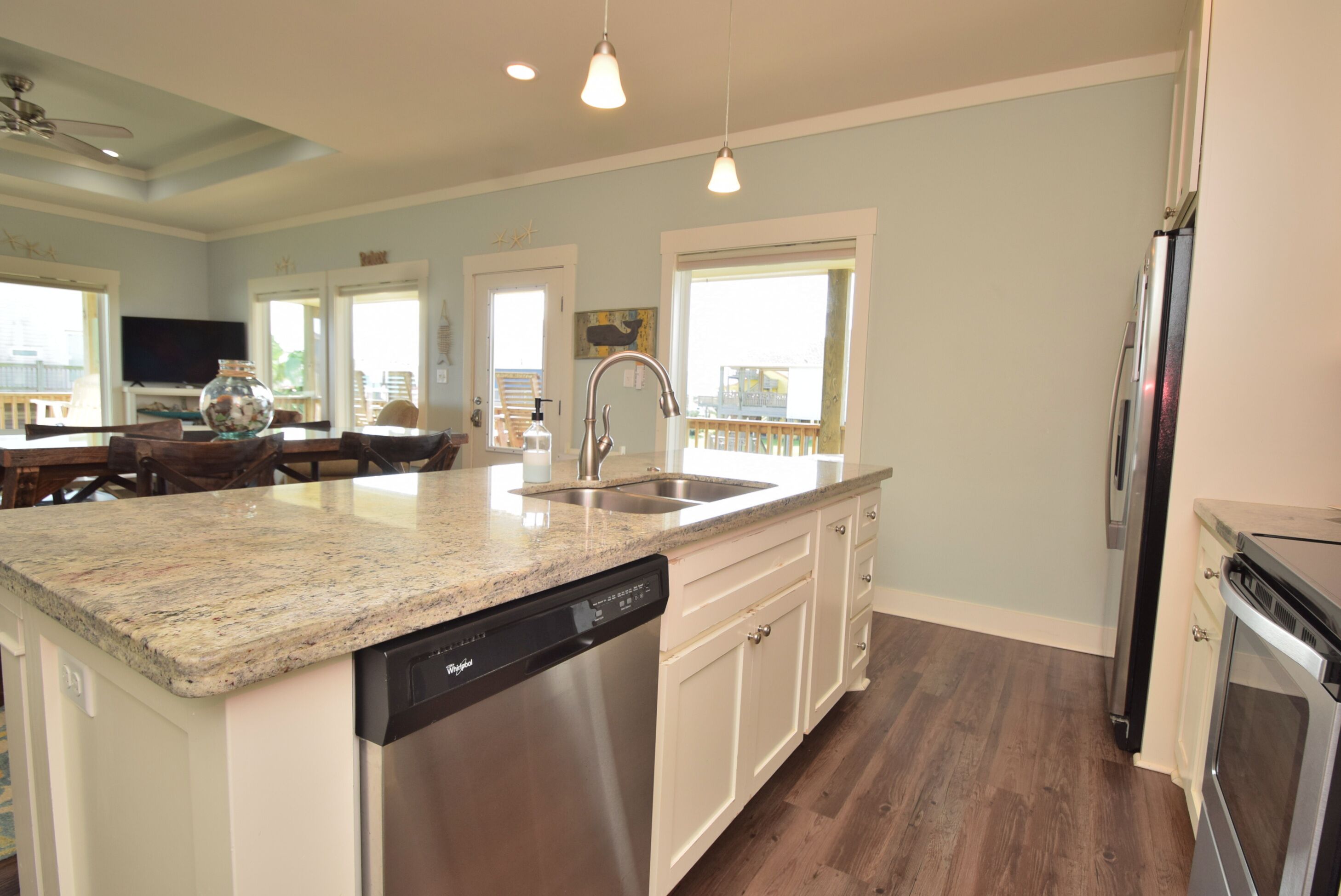 冰箱、微波炉、烤箱、炉灶