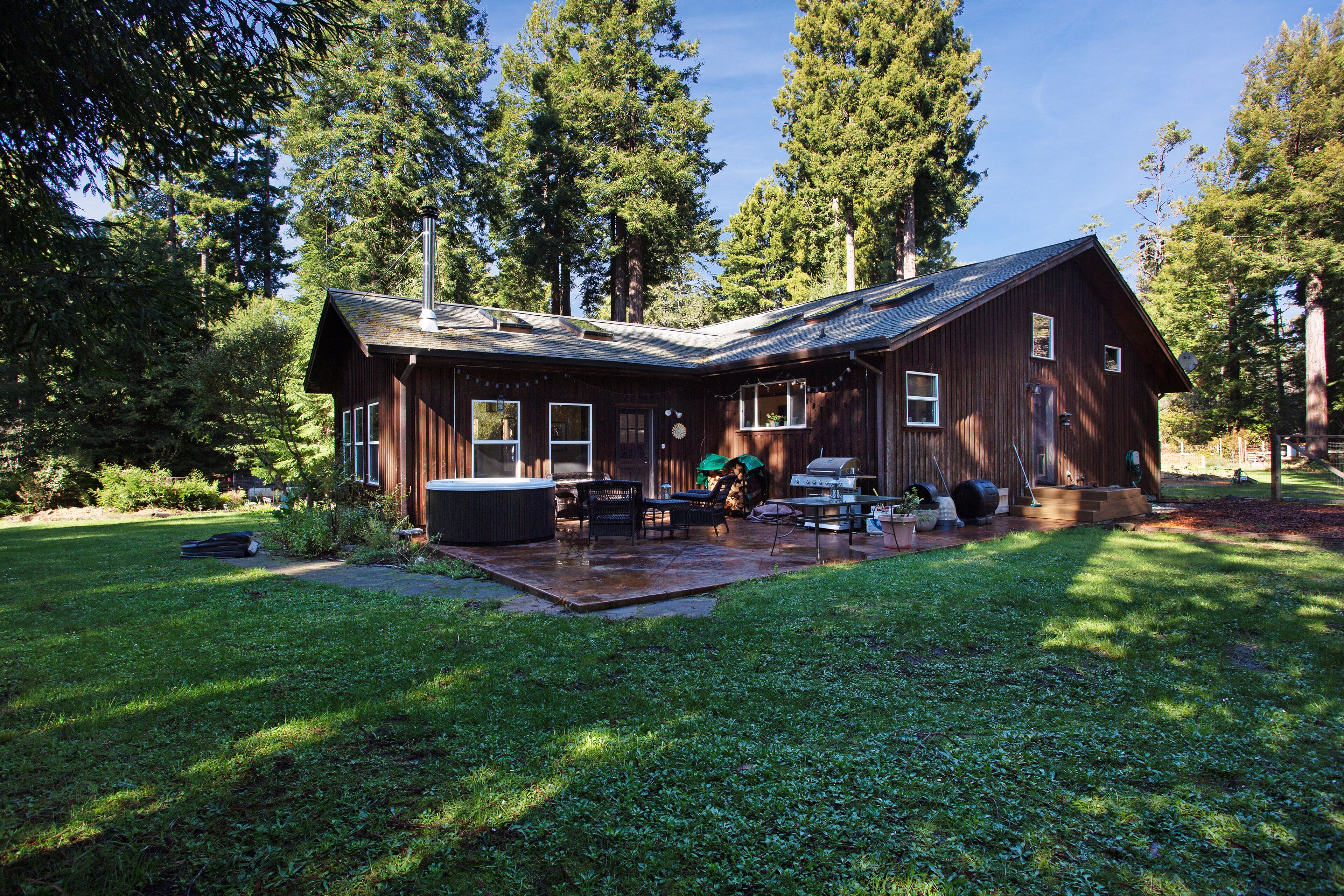 Tree-lined home with private hot tub, firepit & large yard - bike to the beach
