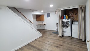 Interior - Updated clean 5br house, 2(1/2) bath close to Notre Dame. (South Bend)