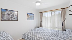 4 bedrooms, iron/ironing board, free WiFi