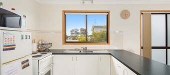 11 Glen Street, Surf Beach