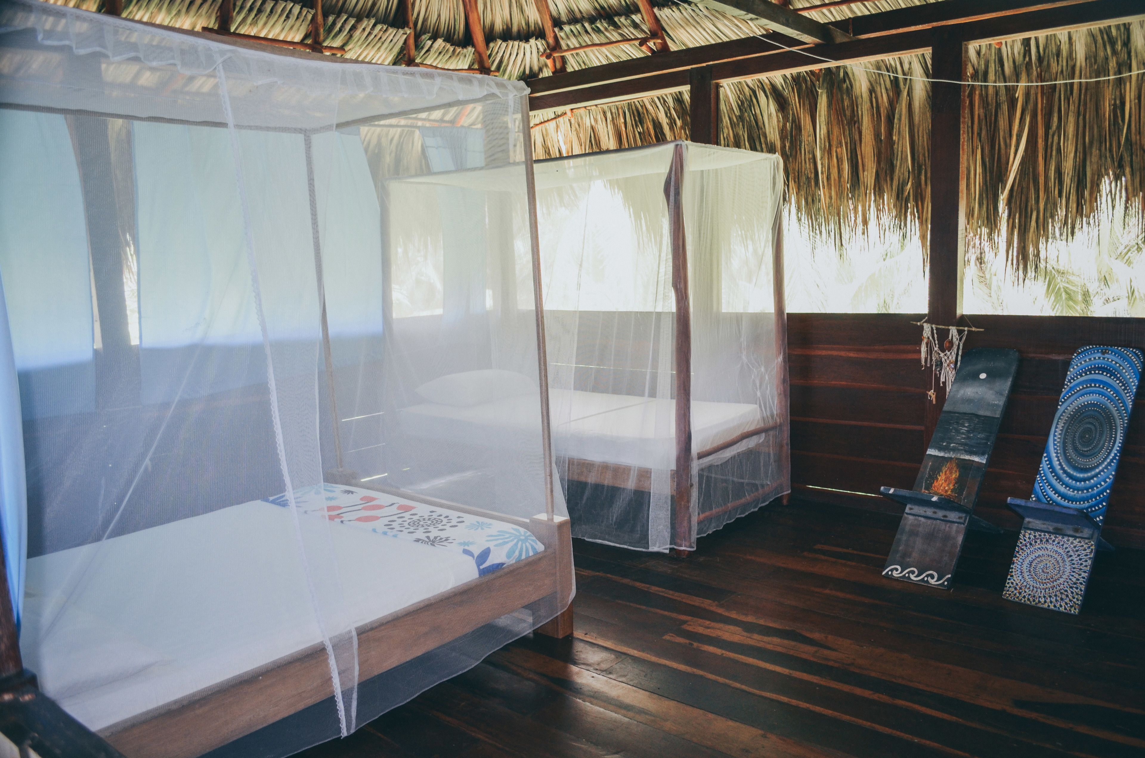 Habitación doble estándar, varias camas, vista a la playa | 1 habitación, camas extra y ropa de cama 