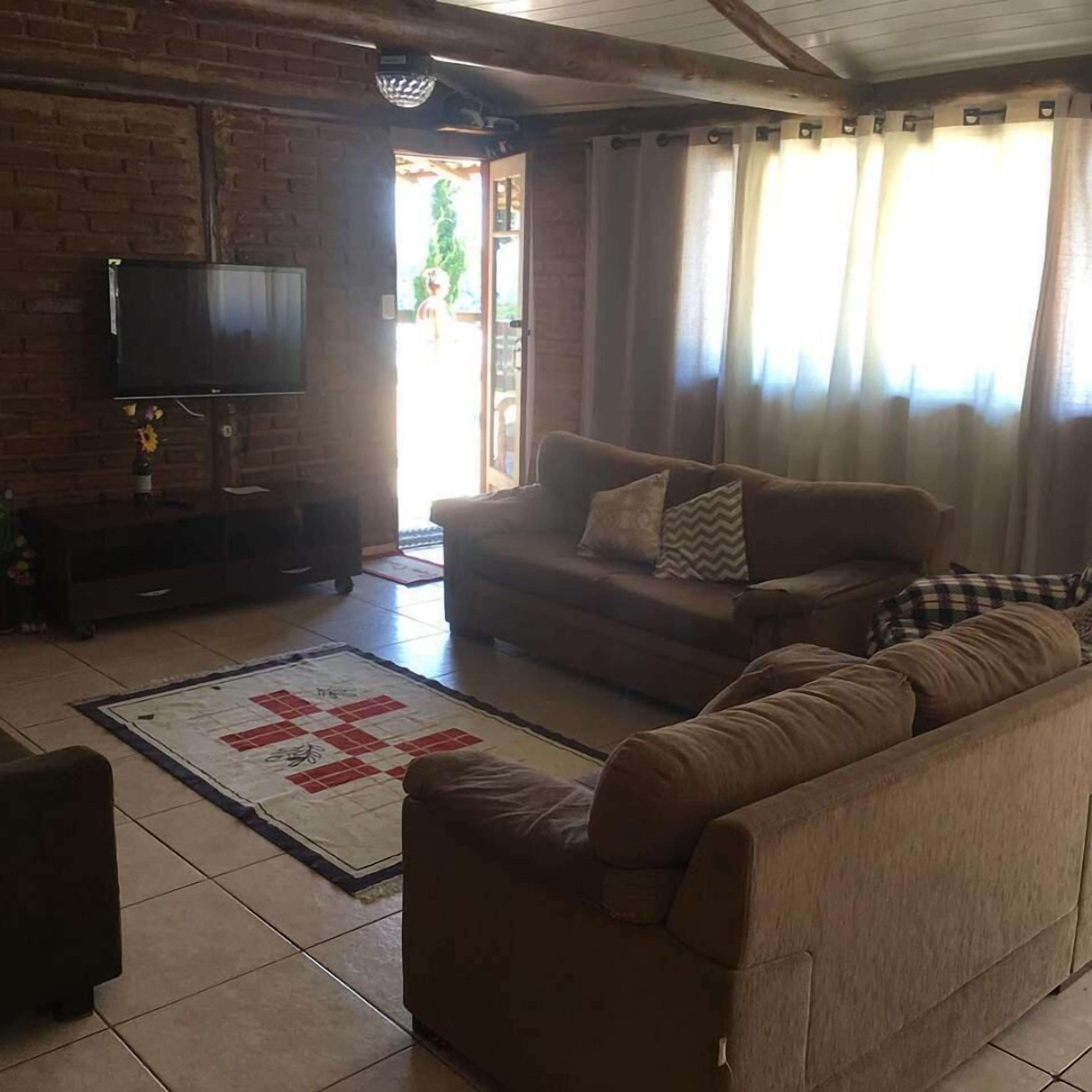 Ferienhaus, Mehrere Betten | Wohnzimmer | 32-Zoll-LED-Fernseher mit Satellitenempfang, Fernseher