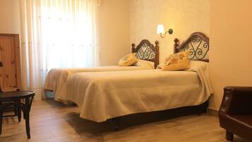 3 bedrooms, desk, iron/ironing board, WiFi