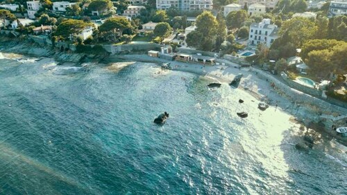F3 Paisible au Cœur d’un Village en Bord de Mer - Parking Privé