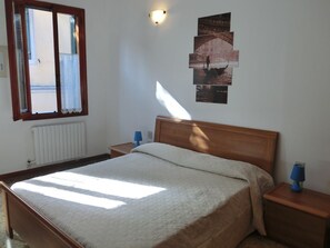 2 dormitorios, caja fuerte, tabla de planchar con plancha y wifi gratis