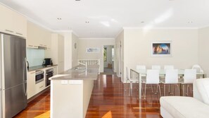 Microwave, oven, dishwasher, toaster - Modern townhouse, walking distance to shops and beach, with a pool! (COWES)