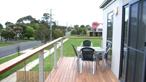 Outdoor dining - Church Street Shores (Cowes)