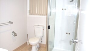 Shower - Church Street Shores (Cowes)