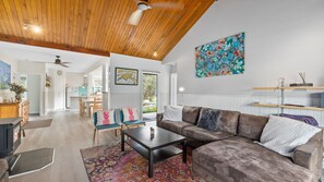 TV, fireplace, video library - Sanders Beach House in Silverleaves (SILVERLEAVES)