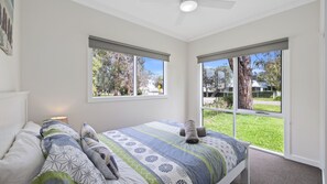 3 bedrooms, iron/ironing board, WiFi - Sanders Beach House in Silverleaves (SILVERLEAVES)