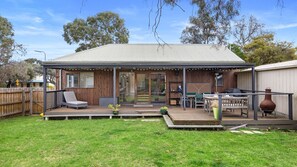 Outdoor dining - Sanders Beach House in Silverleaves (SILVERLEAVES)