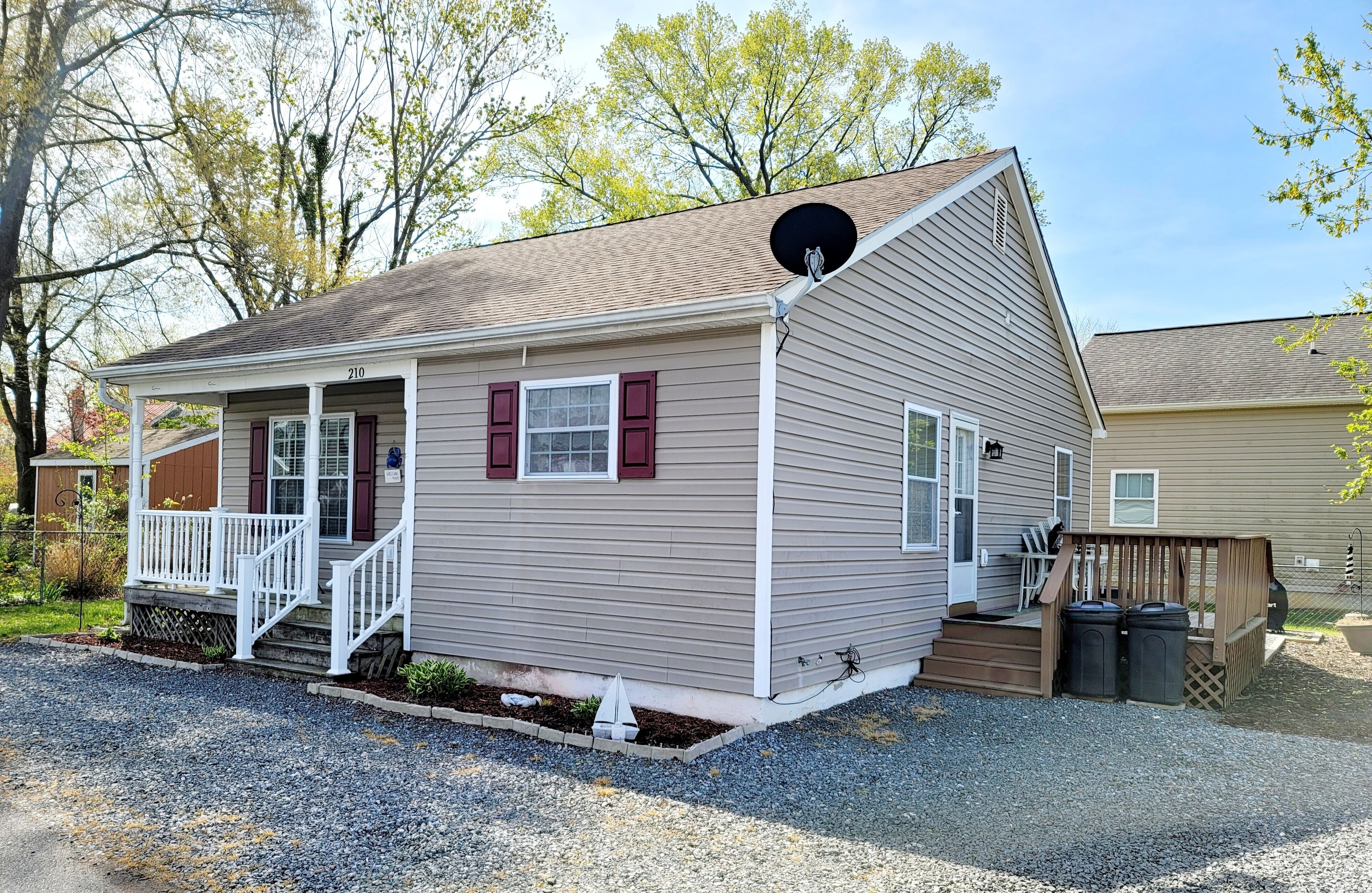 Beach Access Cottage ~ Come Enjoy The Beach Life, Walk to The Beach and Grilling