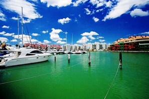 Marina - FANTASTIC HOUSE IN FIRST LINE OF MARINA SOTOGRANDE, ONE MINUTE FROM THE BEACH. (San Roque)