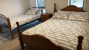 3 bedrooms, bed sheets