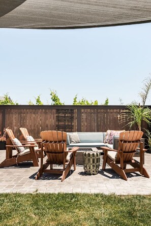 Terrace/patio - Wine Country Retreat+Backyard+firepit+BBQ+wineries (Templeton)