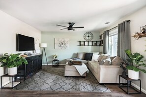 TV - Wine Country Retreat+Backyard+firepit+BBQ+wineries (Templeton)