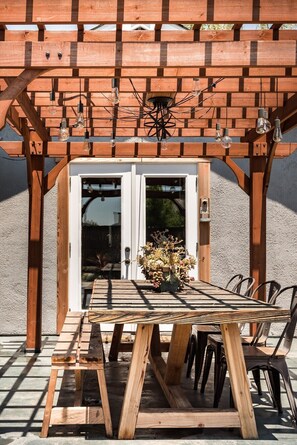 Outdoor dining - Wine Country Retreat (Templeton)