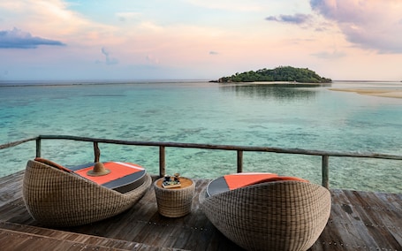 Overwater Bungalow | Terrace/patio