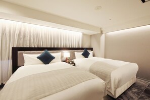Laptop workspace, iron/ironing board, free WiFi, bed sheets - Quintessa Hotel Sapporo Susukino 63 Relax&Spa (Sapporo)