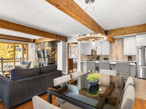 Dining - Lift One - Beautiful top floor three bedroom with mountain views (Aspen)