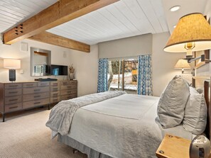 3 habitaciones, tabla de planchar con plancha y cuna de viaje 