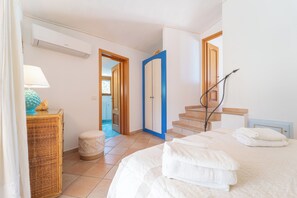 8 bedrooms, iron/ironing board, WiFi, bed sheets