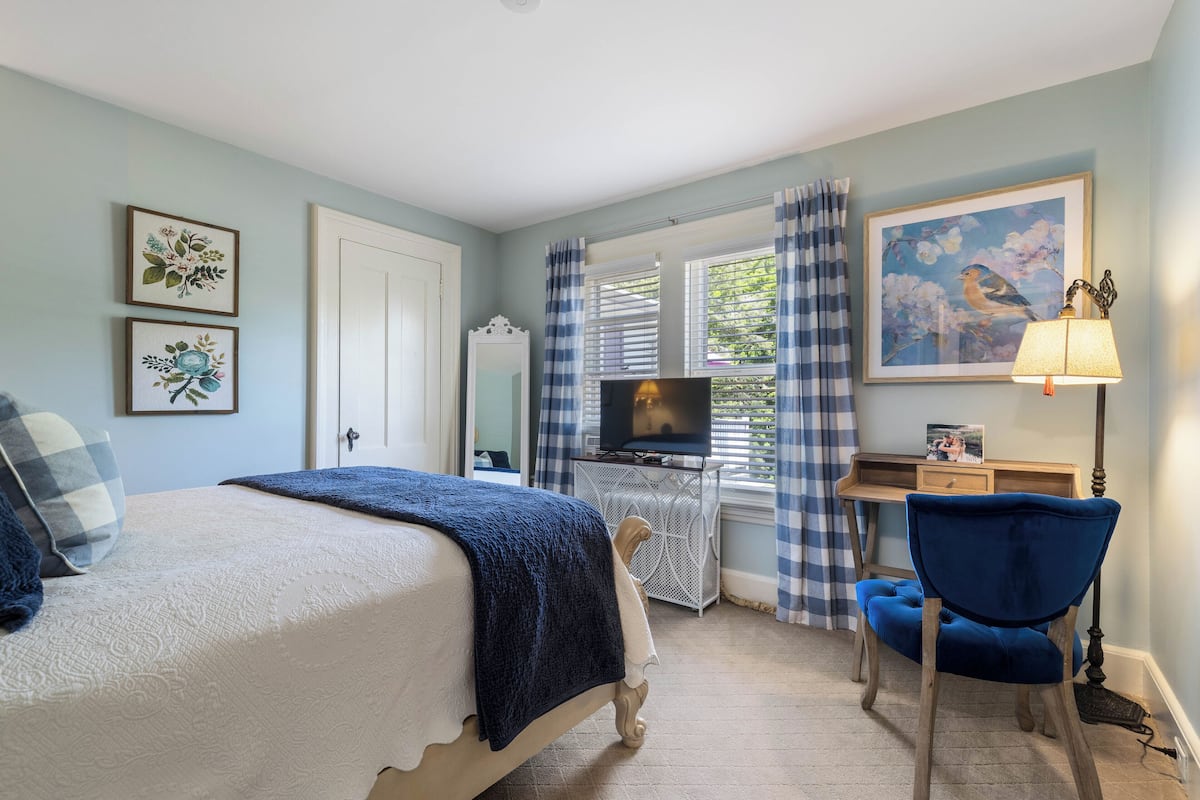 The Essex Room | Premium bedding, individually decorated, individually furnished