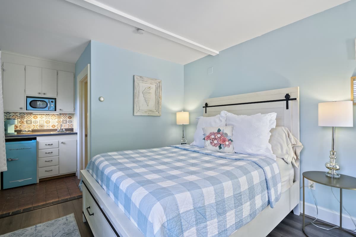 Salt Island Room | Premium bedding, individually decorated, individually furnished