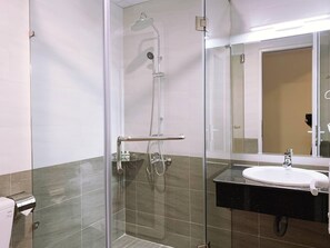 Superior Double Room House View | Badezimmer | Dusche, Regendusche, kostenlose Toilettenartikel, Haartrockner