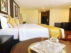 Superior Family Room City View | Seprai premium, minibar, meja kerja, dan tirai kedap cahaya