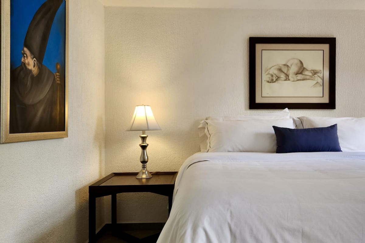 Premium bedding, down duvets, Tempur-Pedic beds, in-room safe