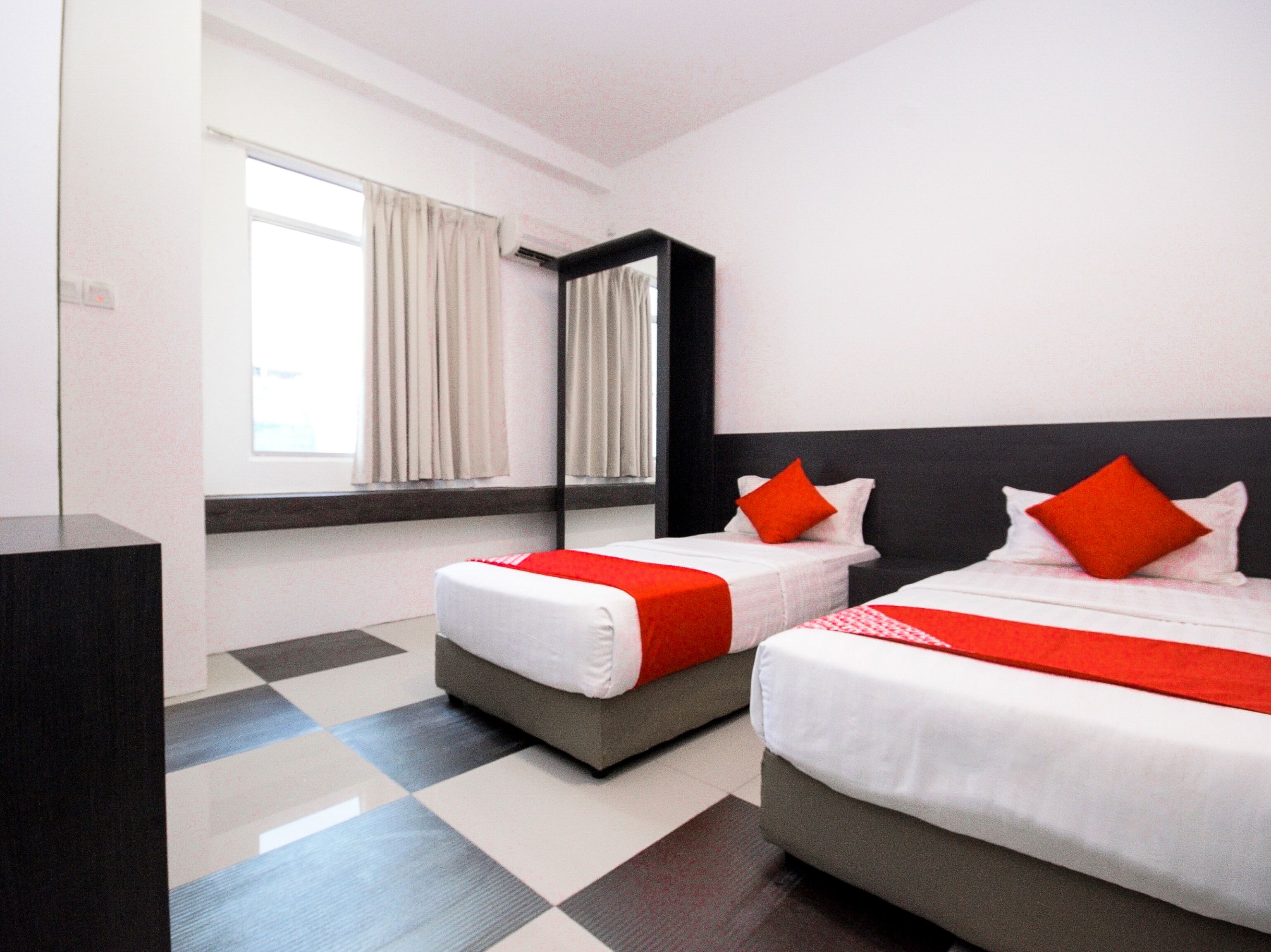 標準雙床房 | 書桌、熨斗/熨衣板、免費無線上網