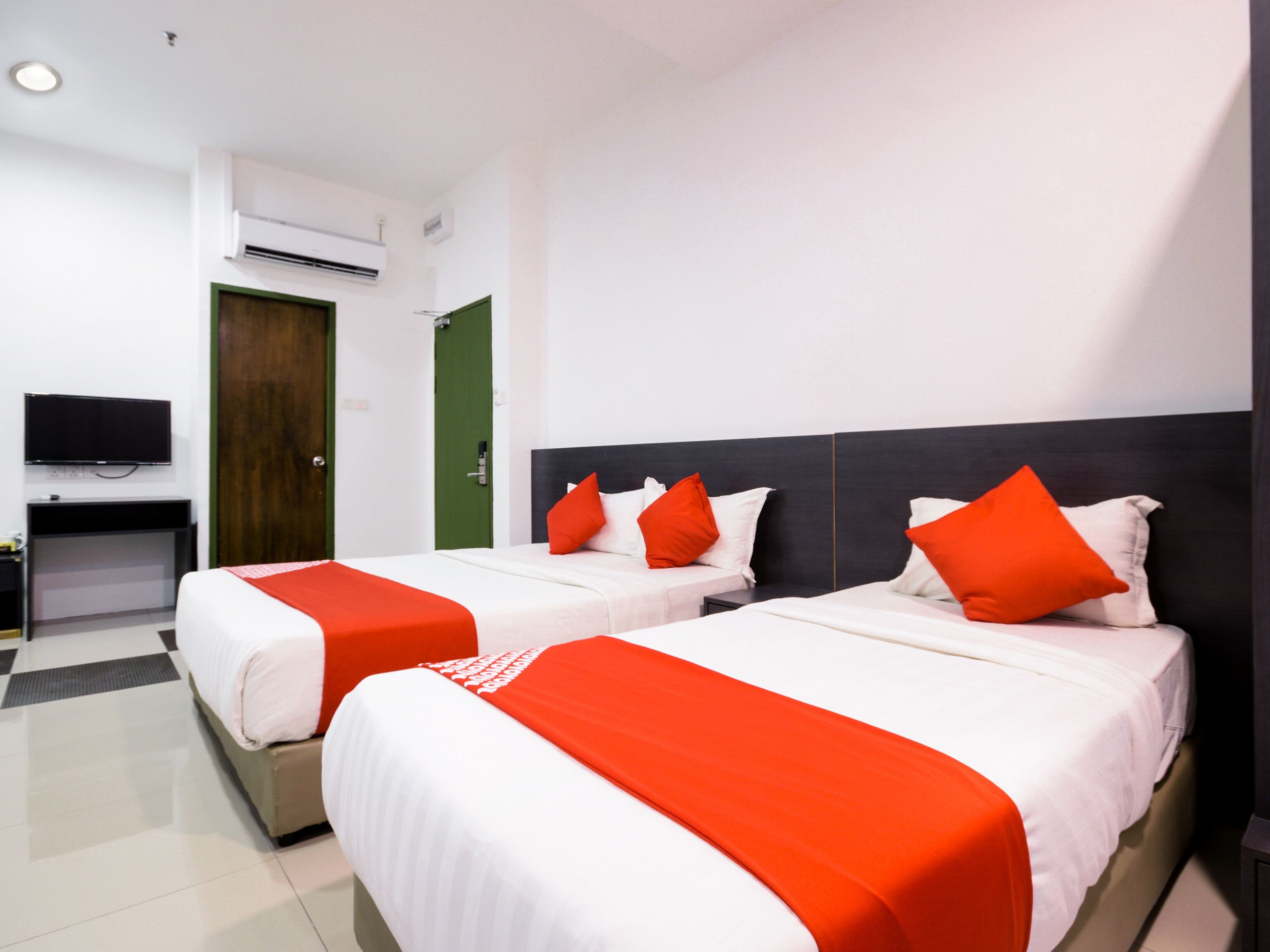 高級套房, 多張床 | 書桌、熨斗/熨衣板、免費無線上網