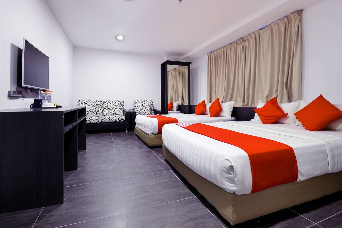 家庭套房, 2 張標準雙人床 | 書桌、熨斗/熨衣板、免費無線上網