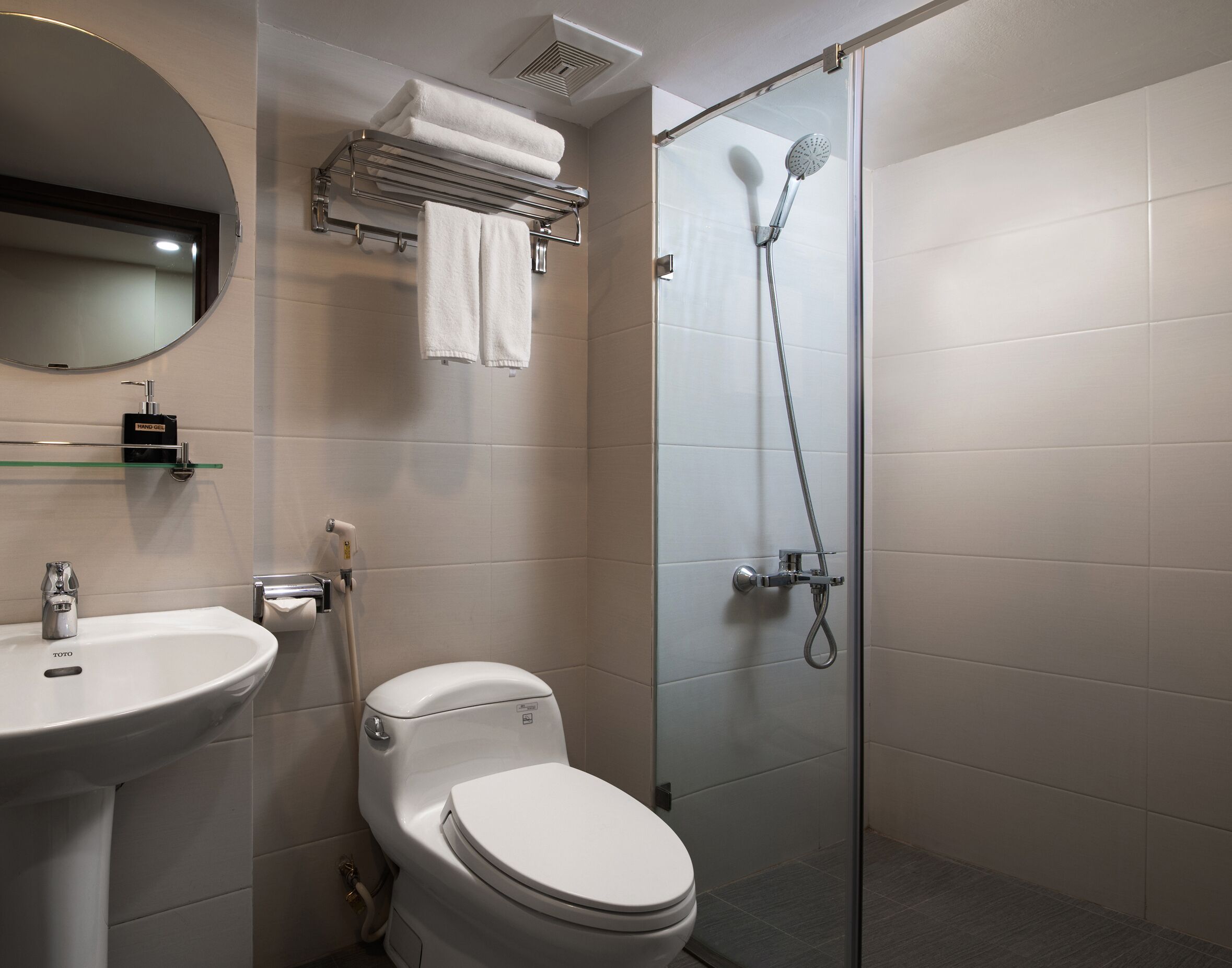 day use - maximum 3 hours only | bathroom | shower, free toiletries, hair dryer, bathrobes