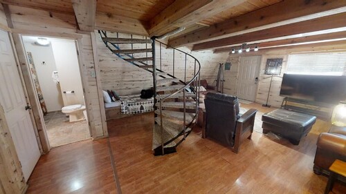 Wrap Around Deck, kaupungissa, Lähellä Kalastus Lammet ja joki, pesukone / kuivausrumpu, satelliitti