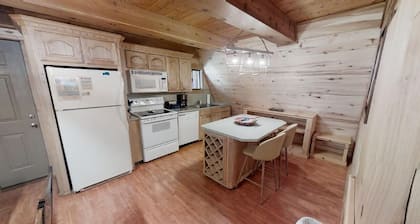 CJ A-Frame 1 - In Town - Ski In/Ski Out - Free WiFi - Cable - Washer/Dryer - Gas