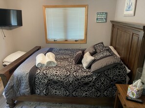 5 bedrooms, iron/ironing board, free WiFi, bed sheets - Relaxation and Fun Await at The Lakewood Lodge on Twin Lake (Waupaca)